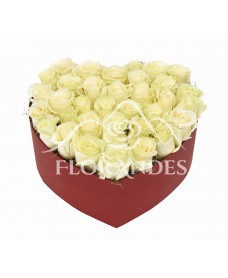 Aranjament floral inima din 35 trandafiri albi